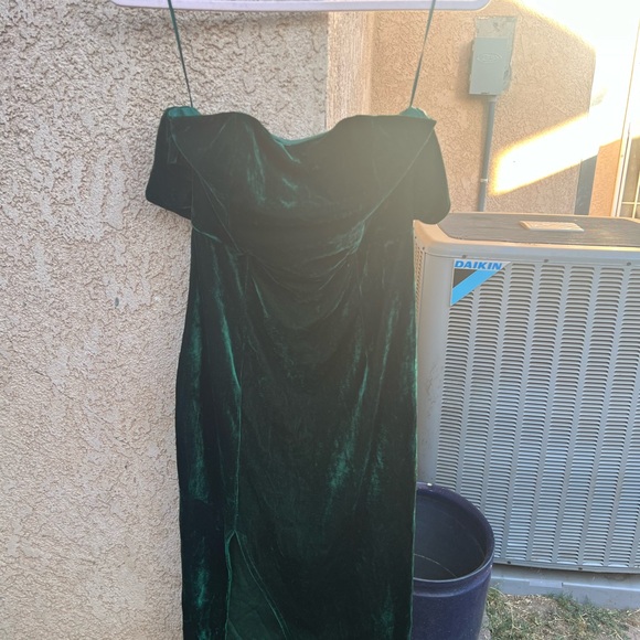 MIDI GREEN VELVET DRESS - Picture 3 of 7